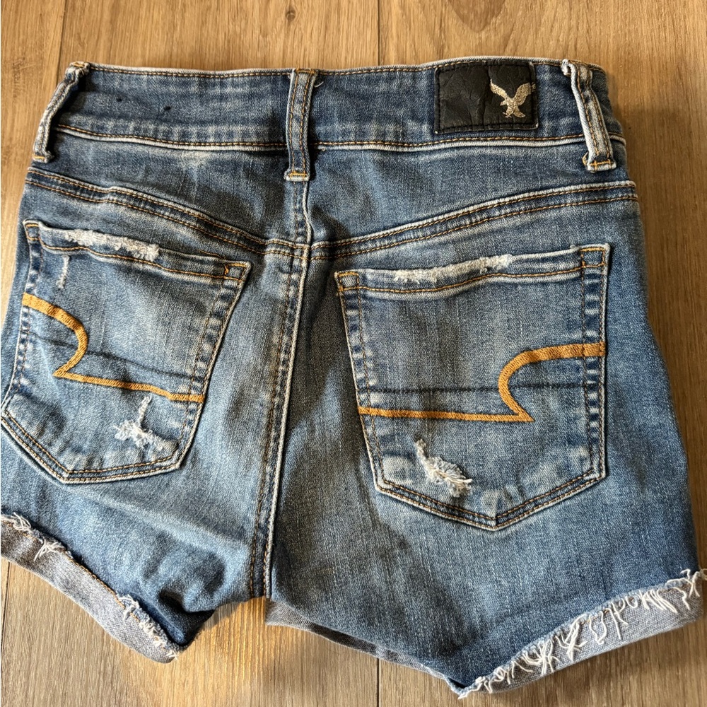 AE Shorts - Picture 2 of 4